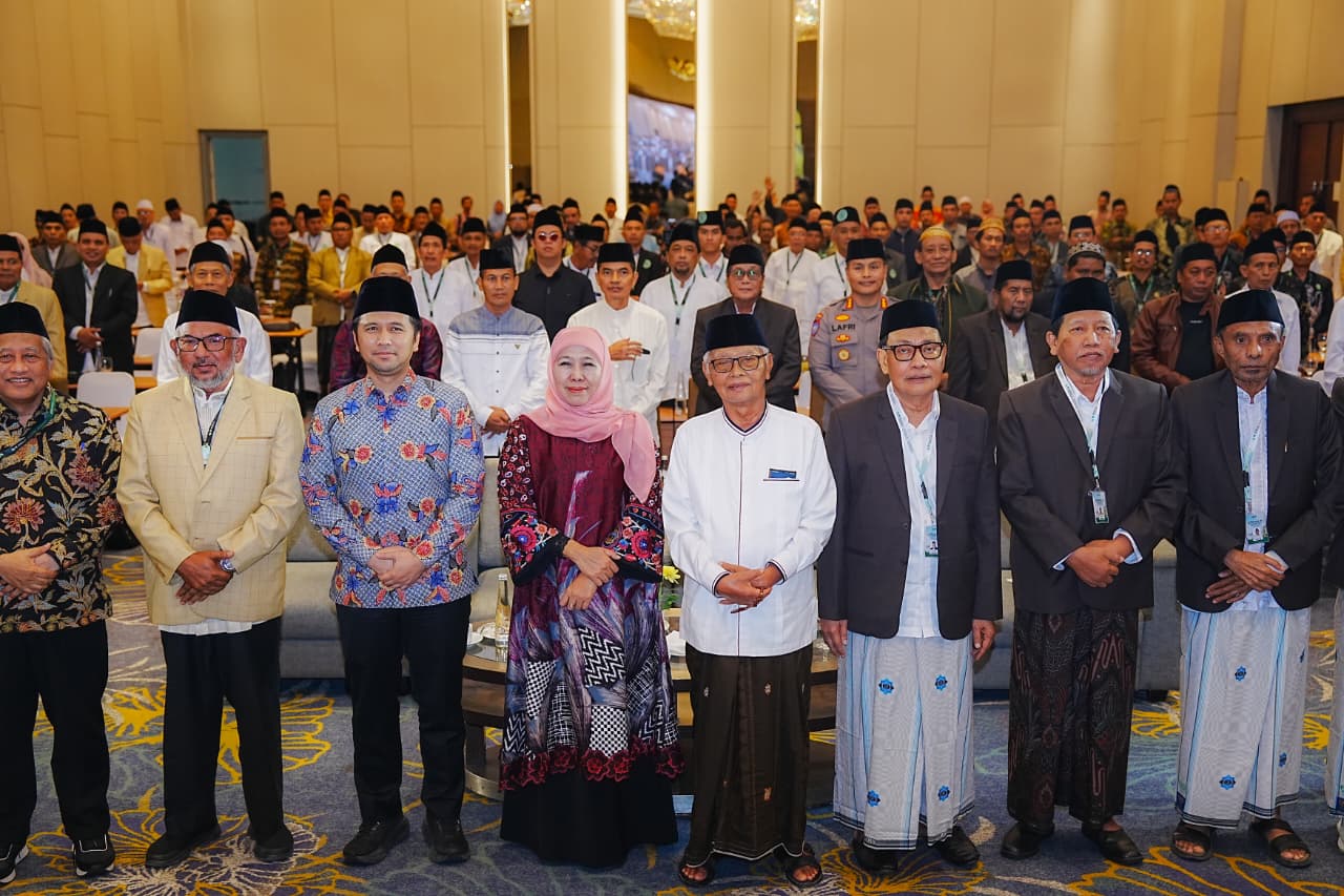 Gubernur Khofifah Sampaikan Selamat atas Terpilihnya Kembali KH. Mutawakkil di Musda XI MUI Jatim, Tekankan Kolaborasi Harmonis Ulama–Umara untuk Kemaslahatan Umat