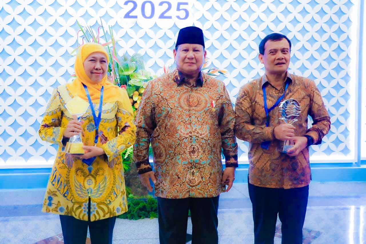 Disaksikan Presiden Prabowo, Gubernur Khofifah Terima Championship TP2DD Kawasan Jawa–Bali dari Bank Indonesia atas Komitmen Integrasi Digitalisasi Fiskal di Jatim