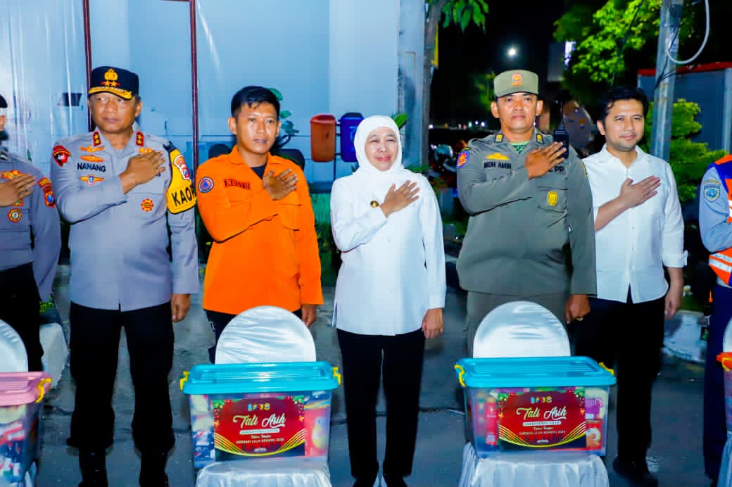 Pastikan 2026 Aman, Gubernur Khofifah, Wagub Emil dan Forkopimda Jatim Turun Langsung Tinjau Pos Pam Operasi Lilin di Surabaya