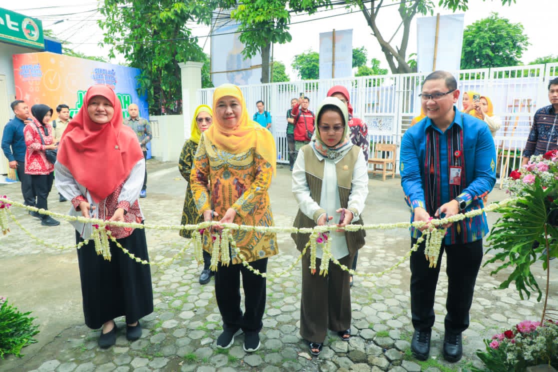 35 Tahun Komitmen Layanan Rungu, Gubernur Khofifah Resmikan Resource Center Deteksi & Intervensi Dini Ketunarunguan di SLB-B Karya Mulya Surabaya
