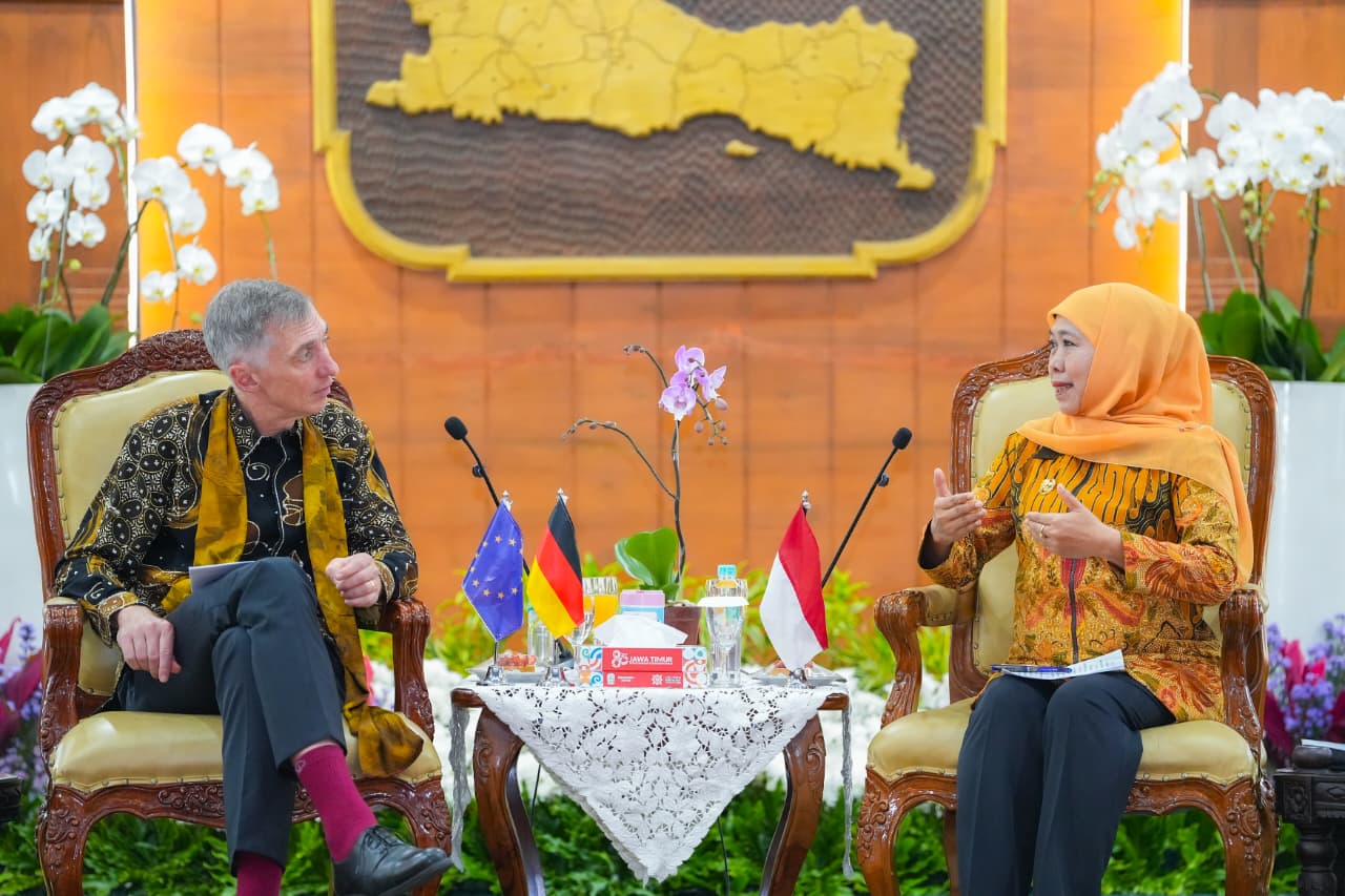 Gubernur Khofifah Pastikan Ground Breaking SRRL 2027 Usai Terima Dubes Jerman di Grahadi, Perkuat Infrastruktur dan Layanan Publik Jatim