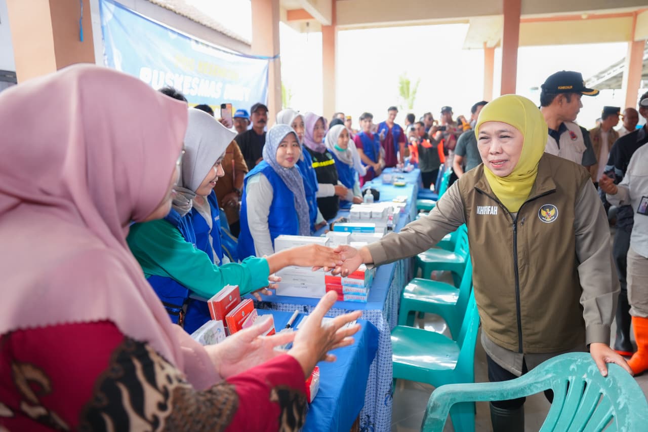 Gubernur Khofifah Tinjau Banjir di Deket Lamongan, Pastikan Penanganan Cepat dan Bantuan Tepat Sasaran