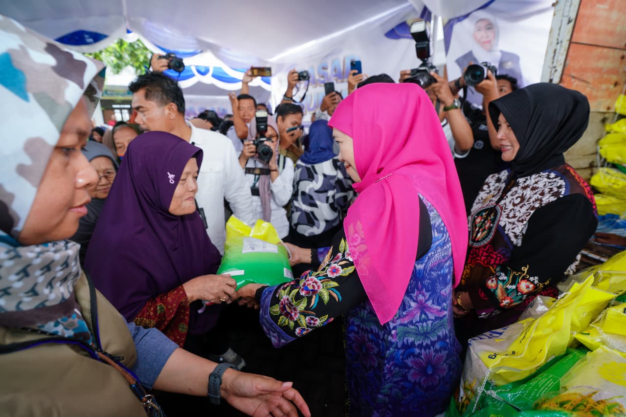 Gubernur Khofifah Dorong Sinergi Pemprov dan Pemkab melalui Pasar Murah demi Stabilitas Harga Pangan