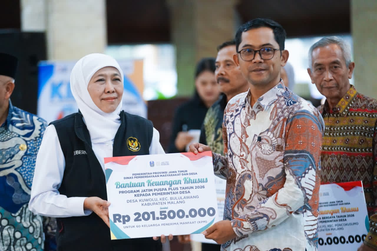 Gubernur Khofifah Bagikan Kurma dan Bansos di Malang, Tegaskan Sinergi Perlindungan dan Pemberdayaan