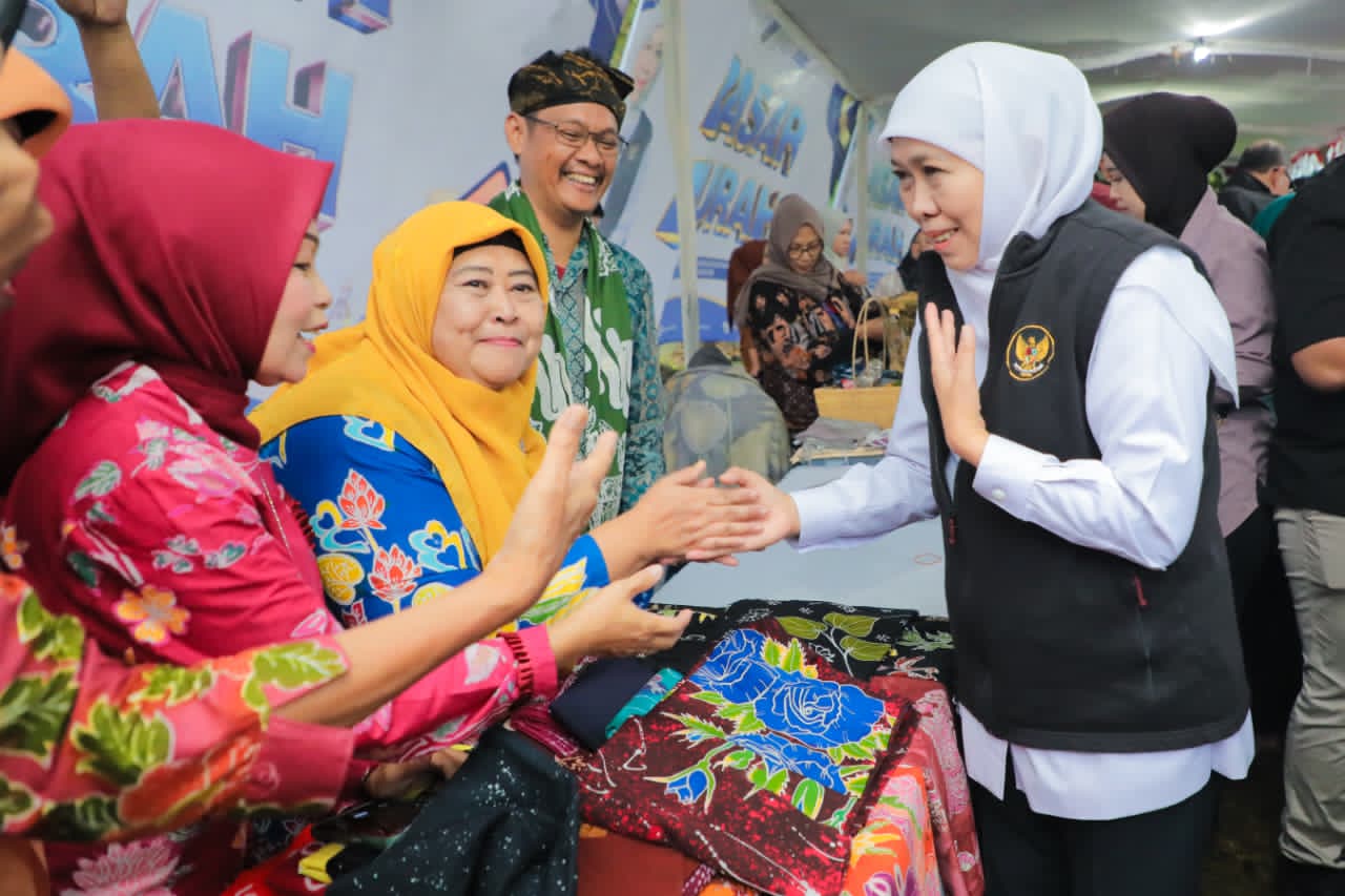 Gubernur Khofifah Hadirkan Sembako Murah di Malang, Warga Akui Sangat Terbantu