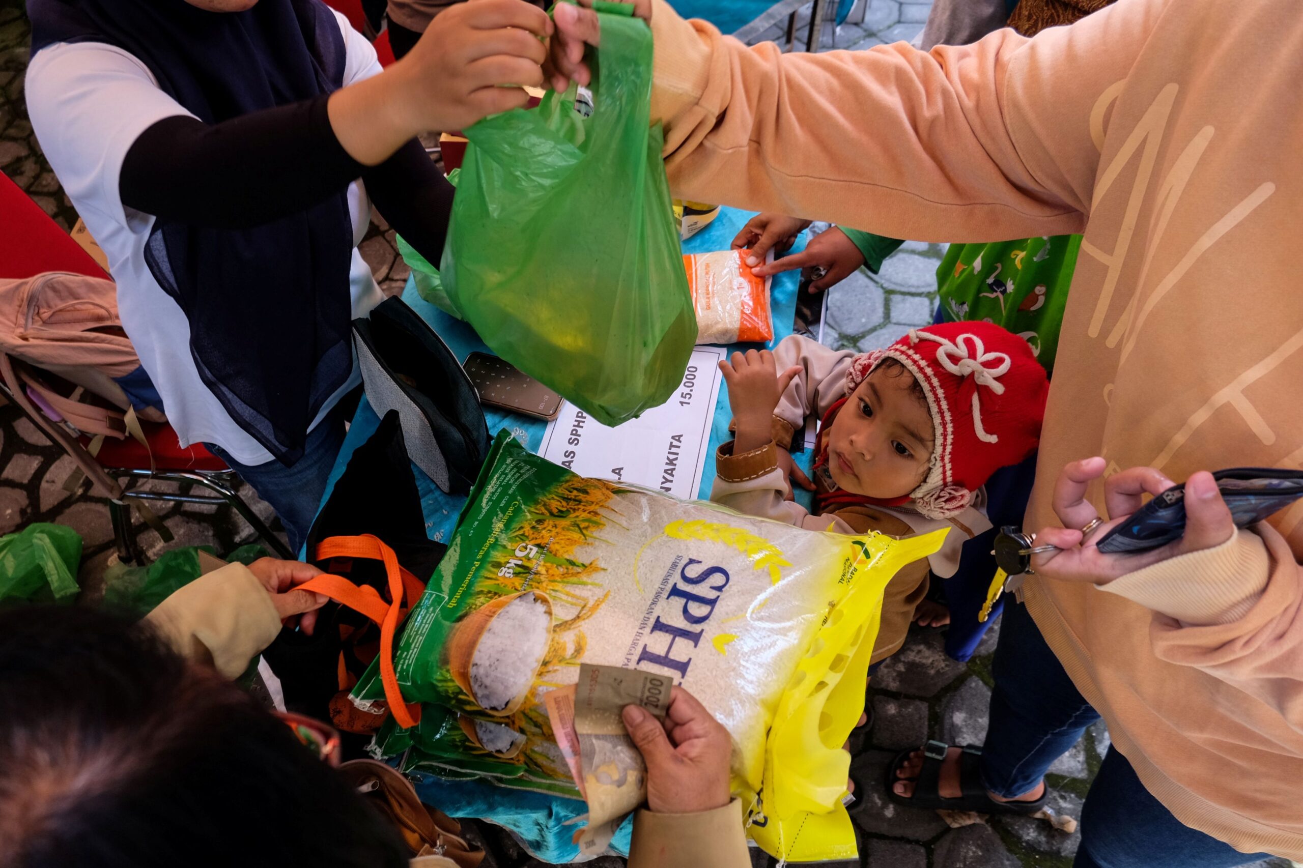 Mendagri Pastikan Distribusi Pangan dan BBM Tetap Lancar