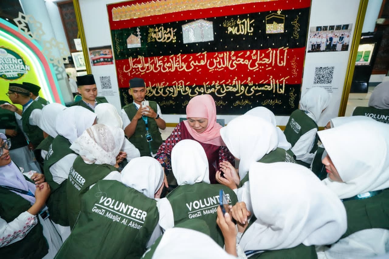 Gubernur Khofifah Resmikan Pameran Kiswah Syekh Abdul Qadir Al Jailani di Surabaya