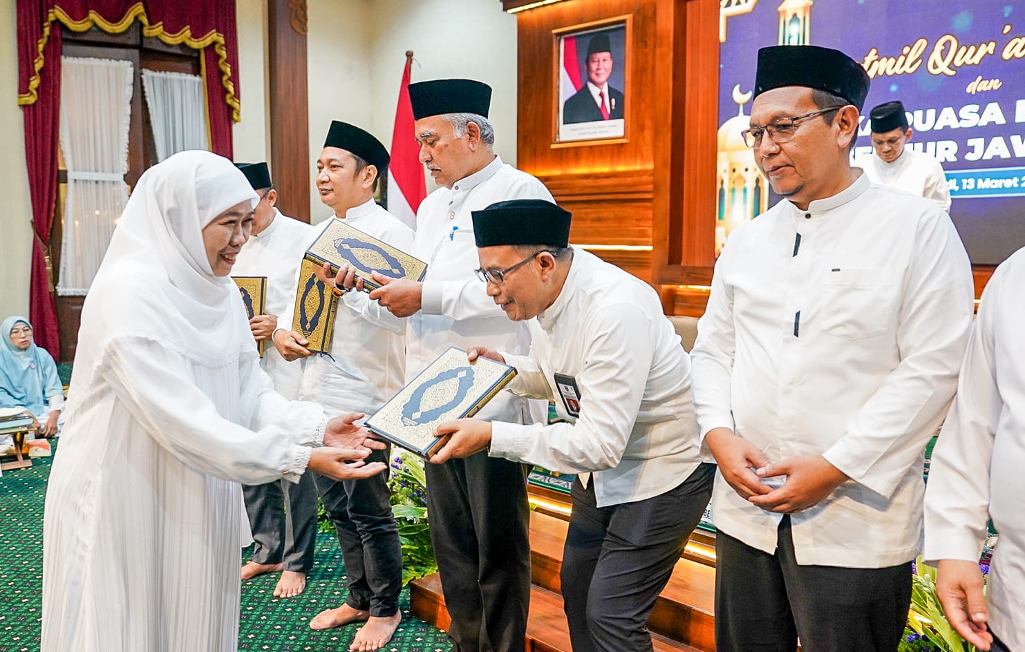 Gubernur Khofifah Hadirkan Mushaf Madinah untuk Warga Jatim, Perkuat Ukhuwah Indonesia–Arab Saudi