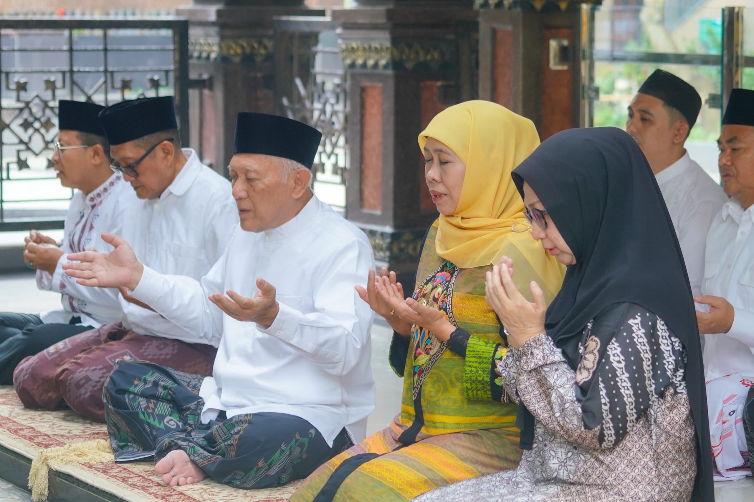 Ziarah ke Makam Gus Dur, Gubernur Khofifah Tekankan Pentingnya Merawat Toleransi, Persatuan, dan Nilai Kemanusiaan