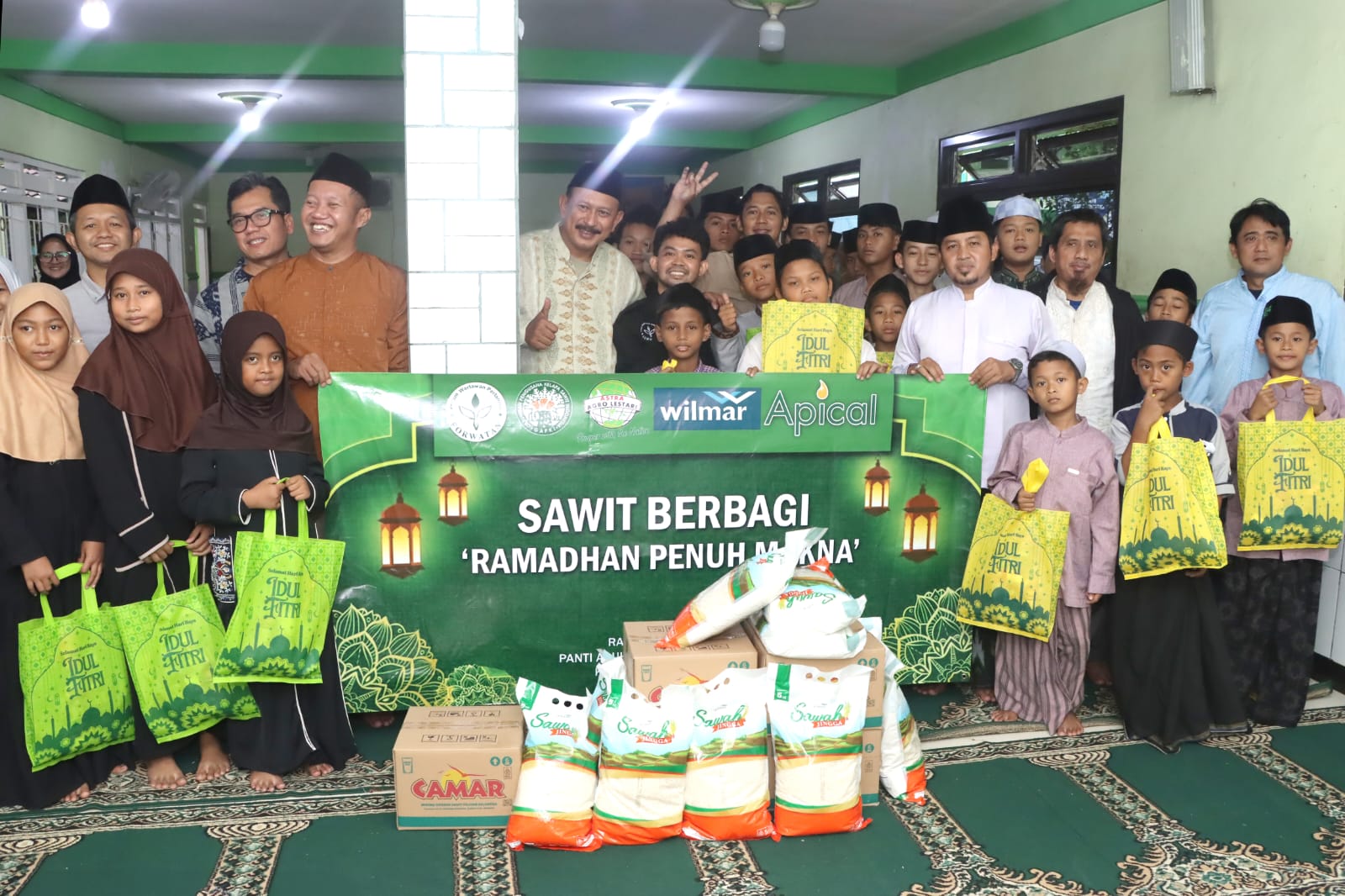 Anak Yatim Terima Santunan dalam Program Sawit Berbagi Ramadan