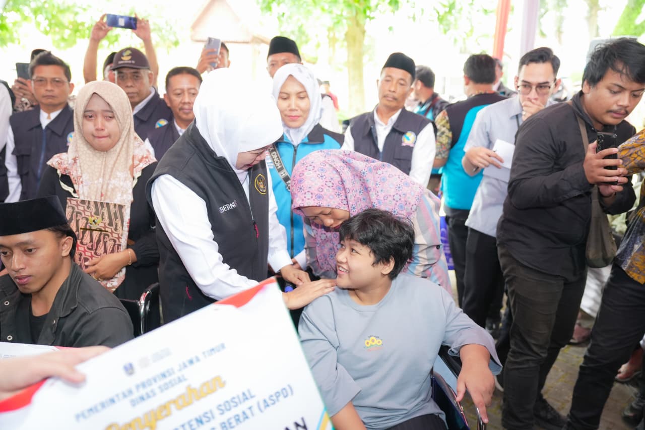 Gubernur Khofifah Indar Parawansa Salurkan Berbagai Program Bansos untuk Dorong Kesejahteraan Warga Banyuwangi