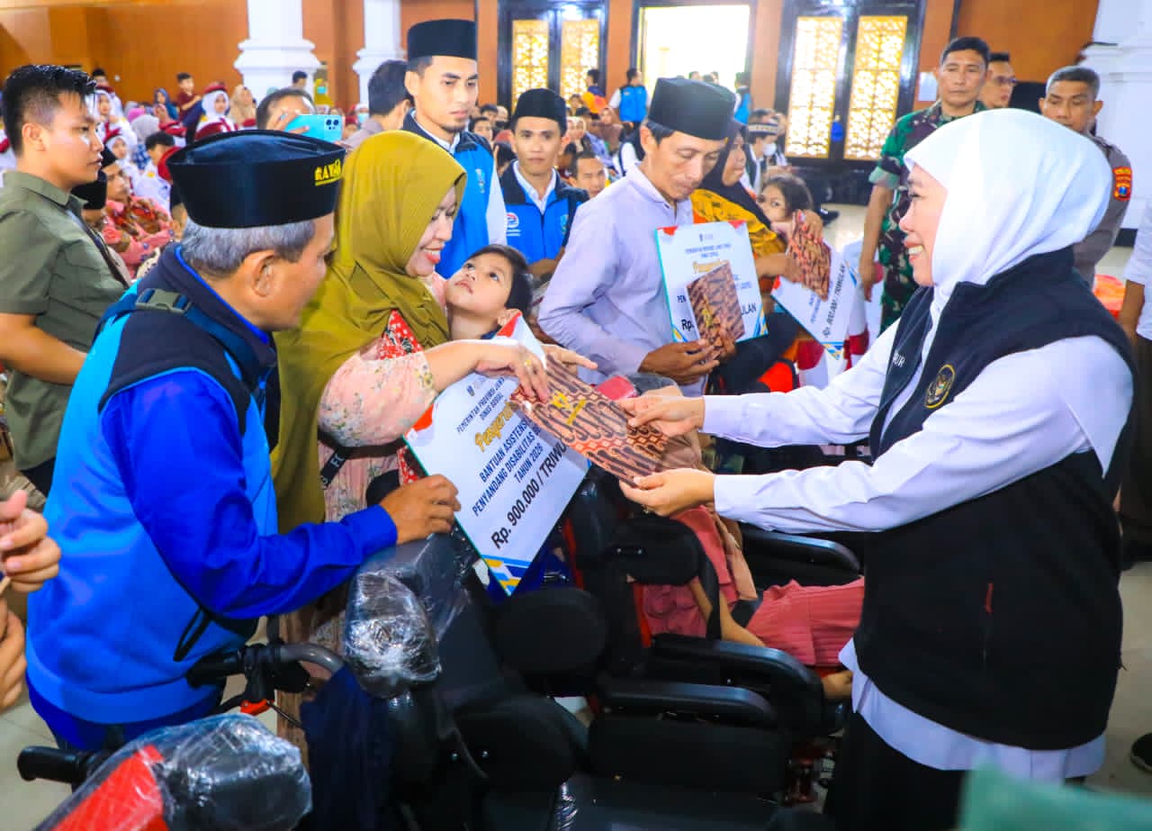 Gubernur Khofifah Indar Parawansa Pastikan Perlindungan Sosial dan Pemberdayaan Ekonomi Warga Pamekasan