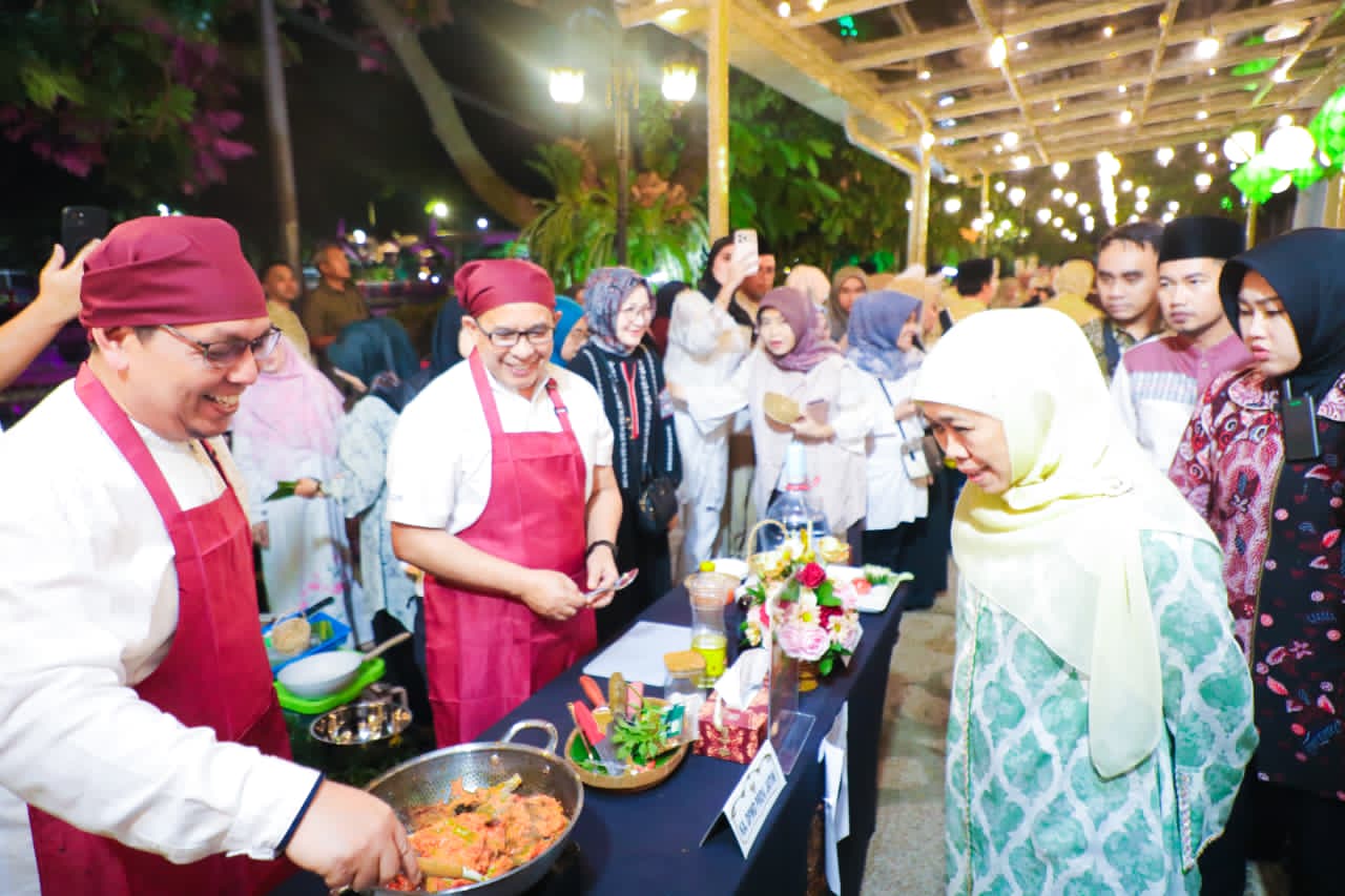 Gubernur Khofifah Pimpin Qiyamul Lail di Grahadi, Dorong Pelayanan Berbasis Nilai Spiritual