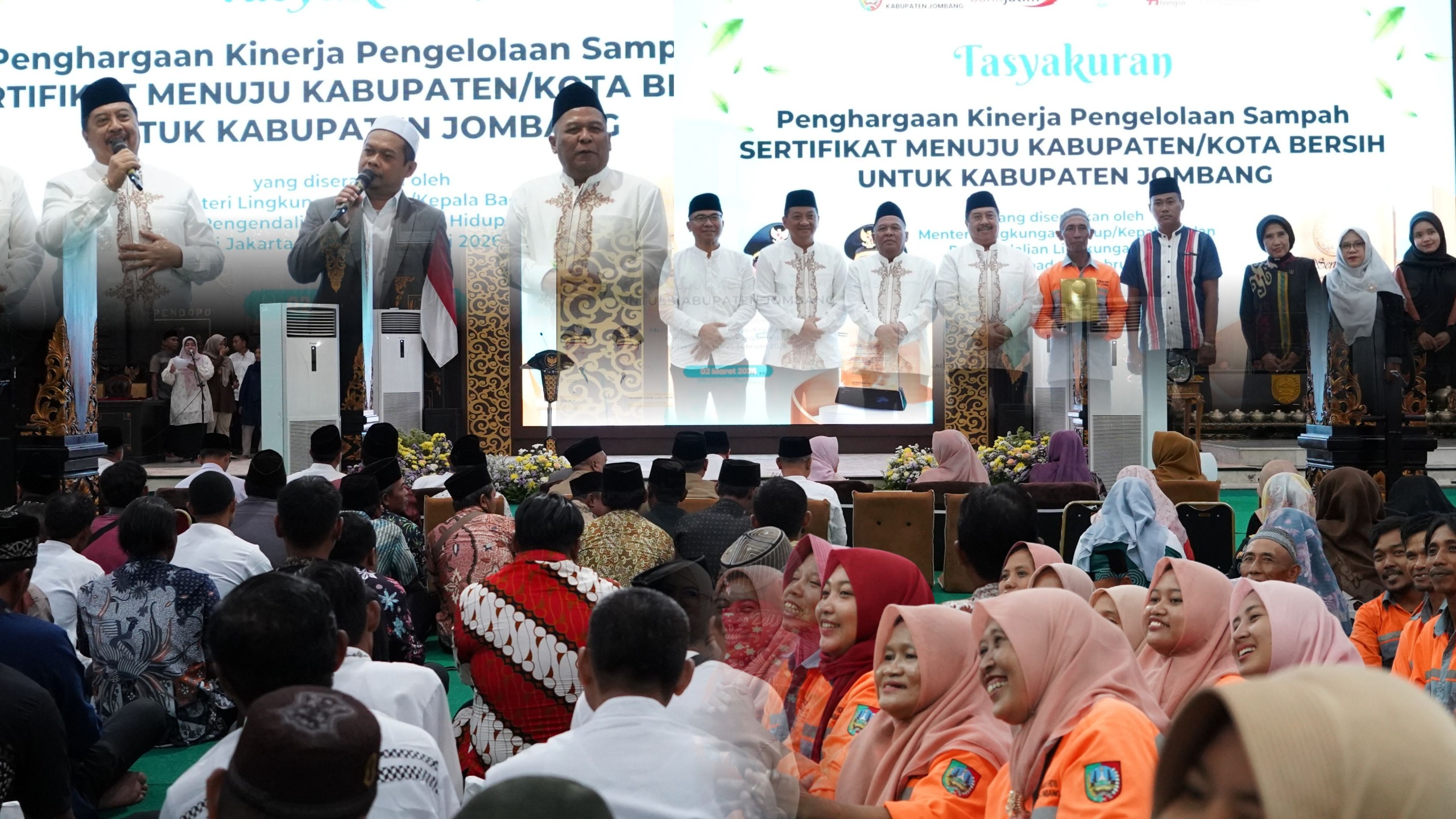 Jombang Tasyakuran Penghargaan Sampah, Bupati Warsubi Berikan Hadiah Umrah