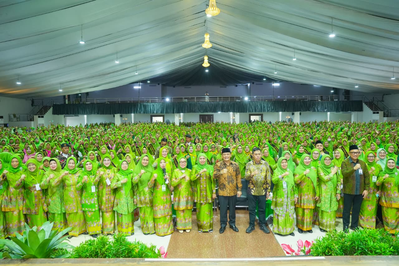 Khofifah Dorong Penguatan Akses Keadilan, 400 Paralegal Muslimat NU Jateng Dikukuhkan pada Momentum HUT ke-80
