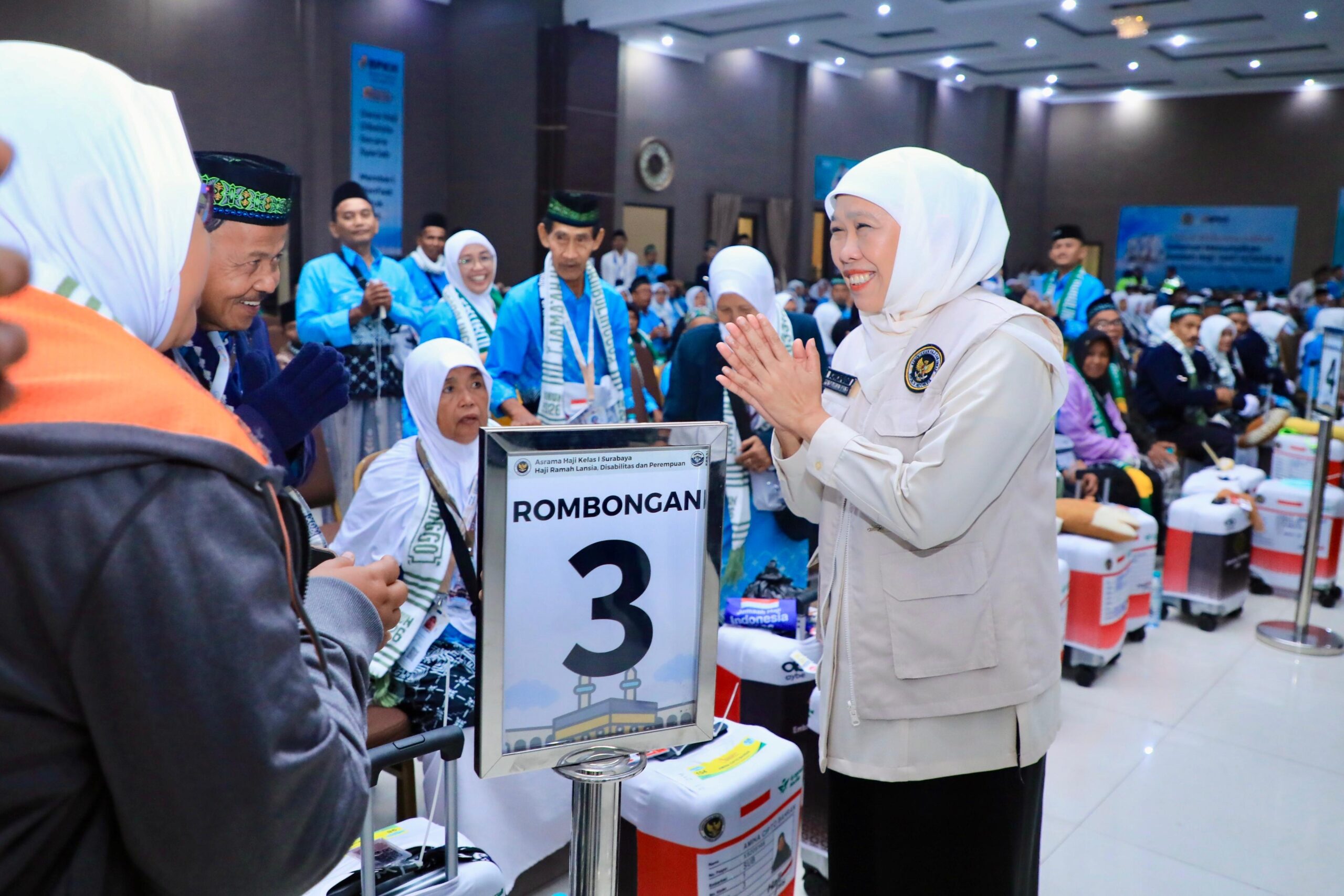 Gubernur Khofifah Lepas Pemberangkatan Perdana Jemaah Haji 2026 dari Surabaya, Ajak Jemaah Maksimalkan Ibadah dengan Penuh Kesungguhan