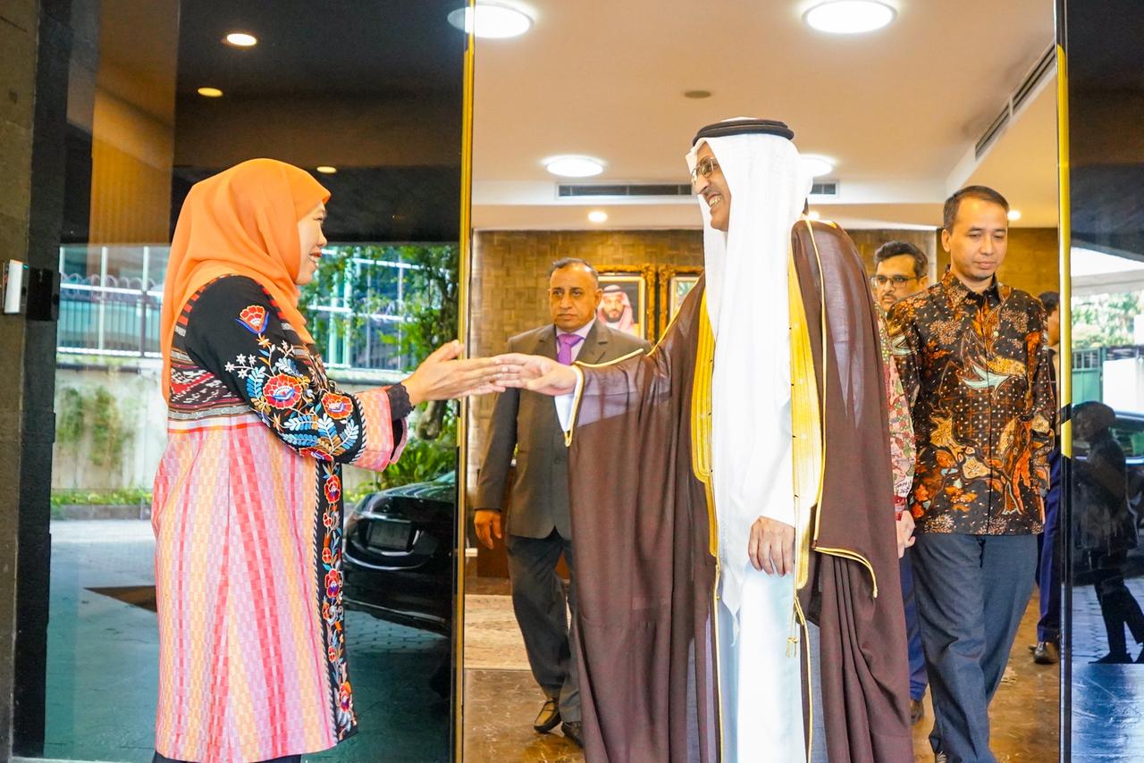 Gubernur Khofifah Bahas Kemudahan Mobilitas dan Investasi saat Audiensi dengan Dubes Saudi Arabia