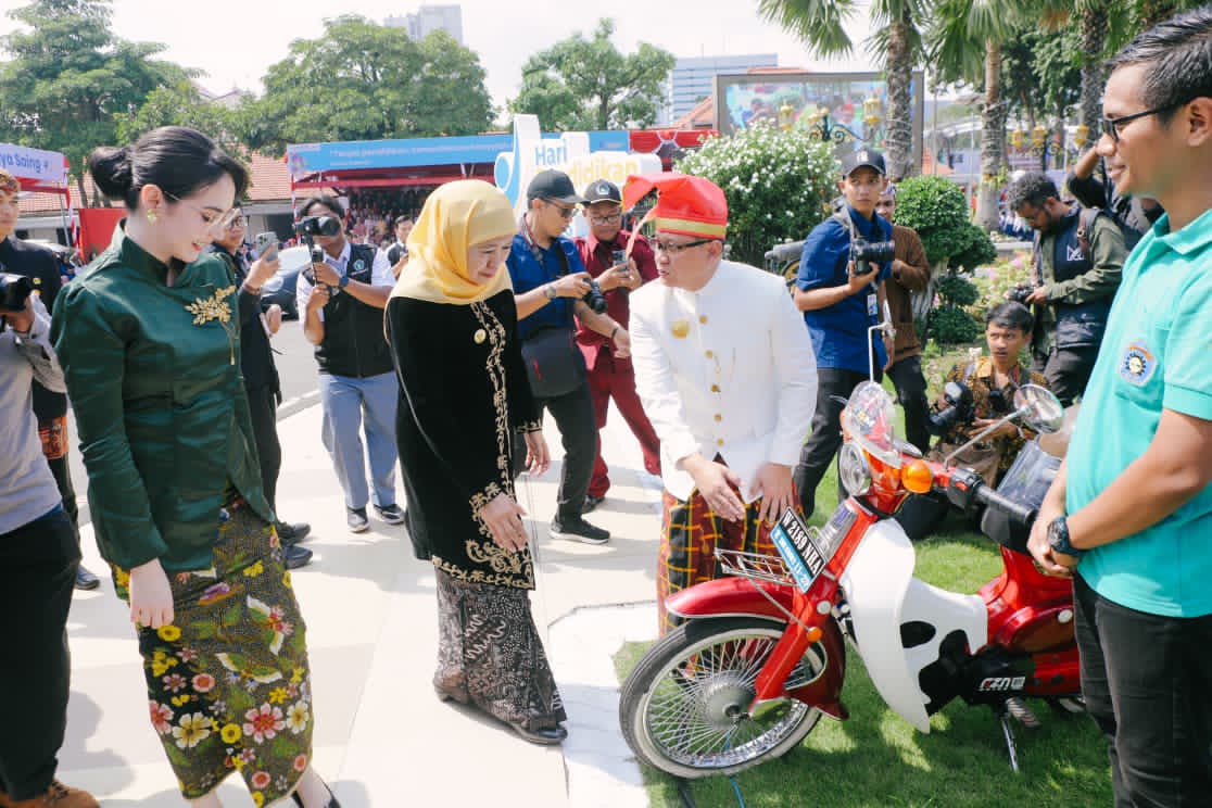 Gubernur Khofifah Tampilkan Karya Kendaraan Listrik SMK di Grahadi, Bukti Kompetensi Vokasi Jatim