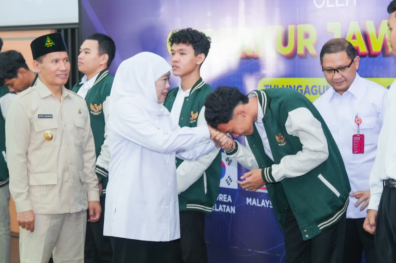 Gubernur Khofifah Lepas Ribuan Pahlawan Devisa Muda dari SMK Jatim ke Berbagai Negara