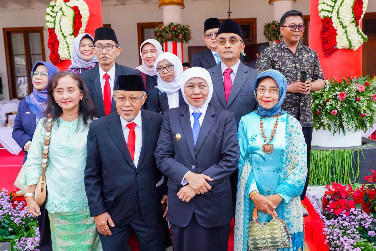 Pimpin Upacara Harkitnas 2026, Gubernur Khofifah Soroti Pentingnya Ruang Digital yang Sehat dan Aman bagi Anak-anak
