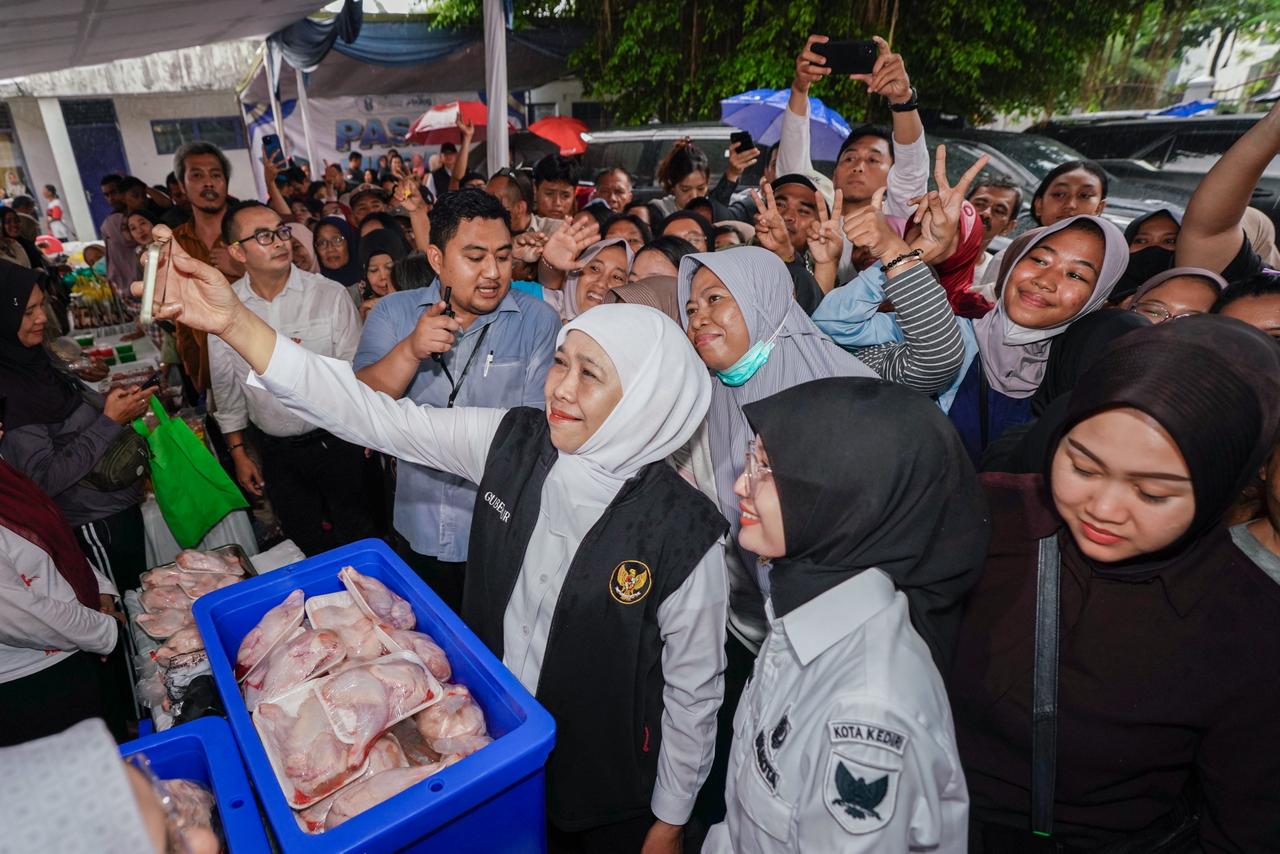Gubernur Khofifah: Pasar Murah Dilakukan Berkelanjutan untuk Jaga Stabilitas Harga dan Dekatkan Akses Pangan ke Masyarakat