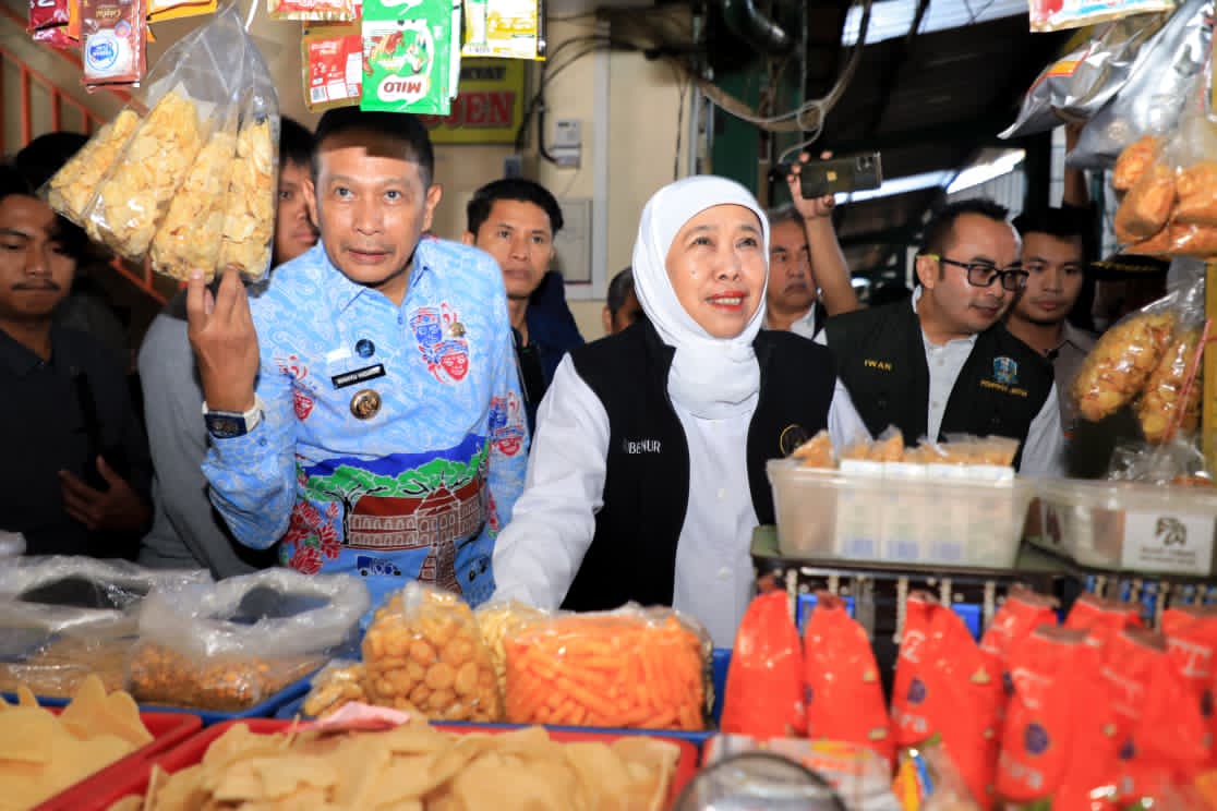 Gubernur Khofifah Minta Seluruh Lapisan Masyarakat Tersentuh Distribusi Beras SPHP dan Minyakita untuk Menjaga Daya Beli dan Stabilitas Harga