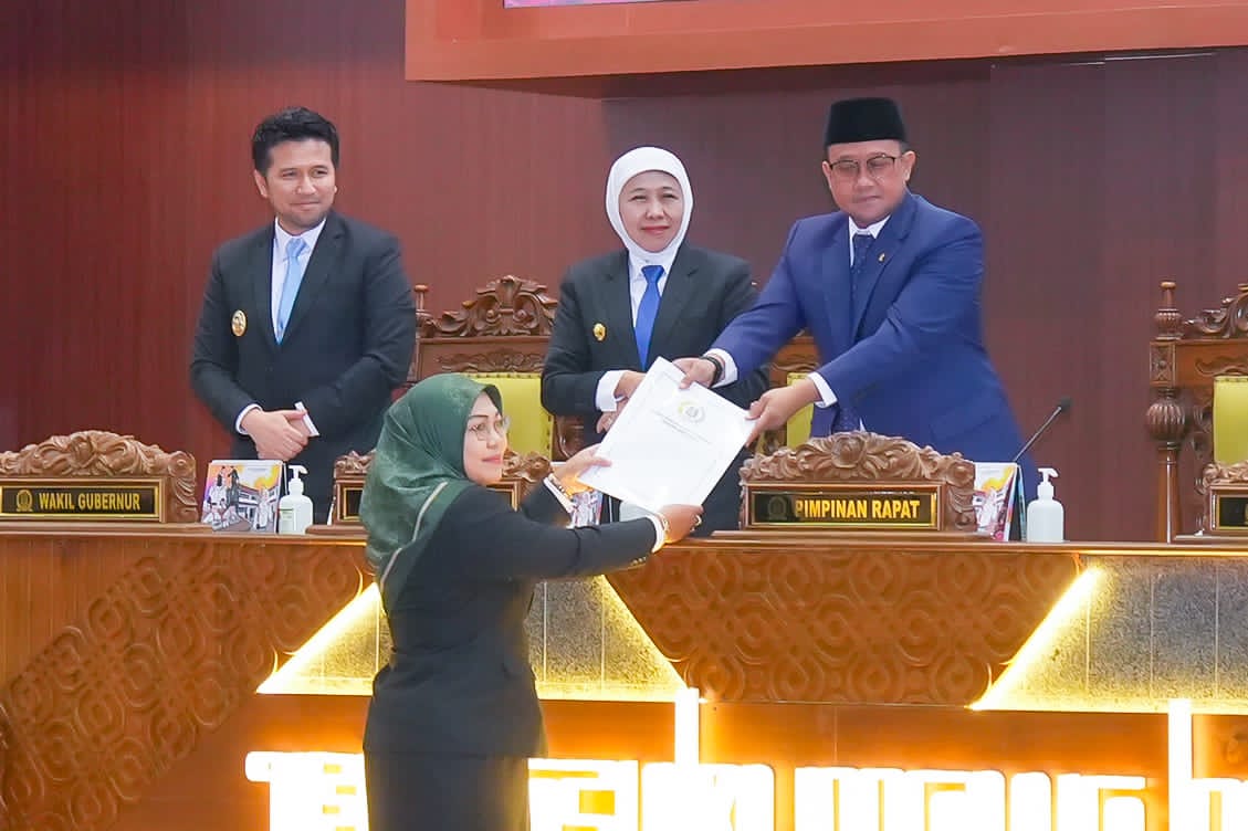 Sampaikan Nota Keuangan di DPRD Jatim, Gubernur Khofifah Paparkan Capaian Pendapatan, Belanja, dan Opini WTP Tahun 2025