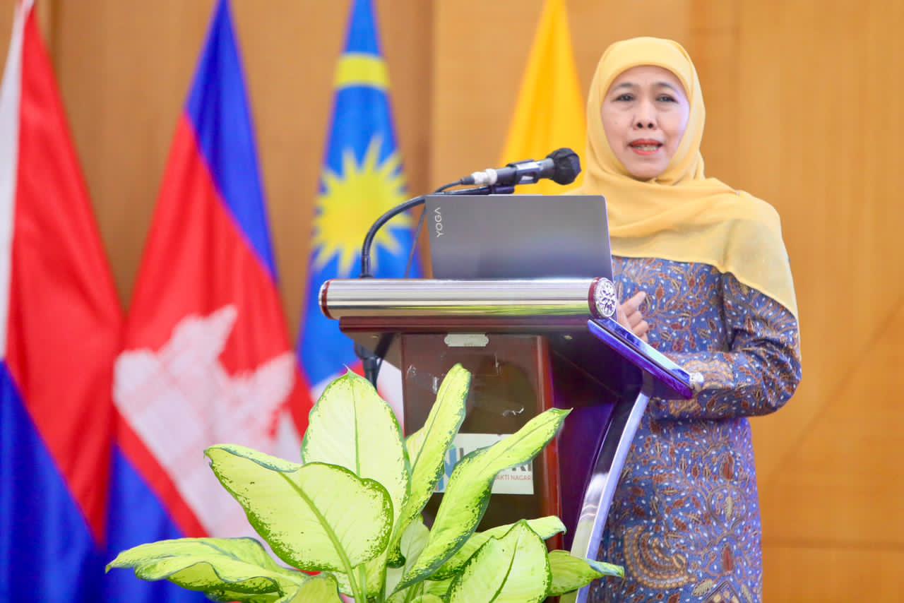 Di Hadapan Ratusan Dosen Muda, Gubernur Khofifah Bagikan Praktik Baik Transformasi Pendidikan dan Tata Kelola Inovatif Jawa Timur