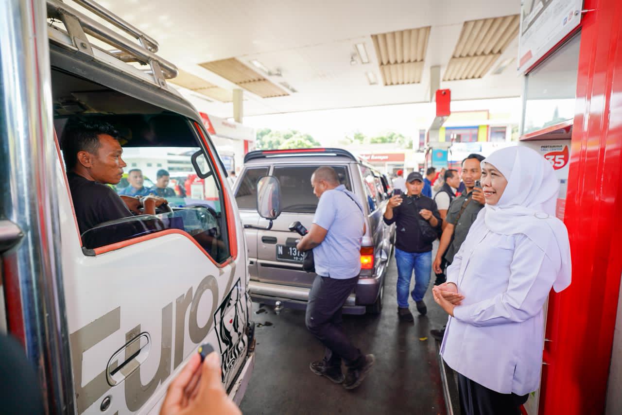 Tinjau SPBU Karanglo Malang, Gubernur Khofifah Pastikan Pasokan BBM Aman untuk Dukung Mobilitas dan Pertumbuhan Ekonomi Jawa Timur
