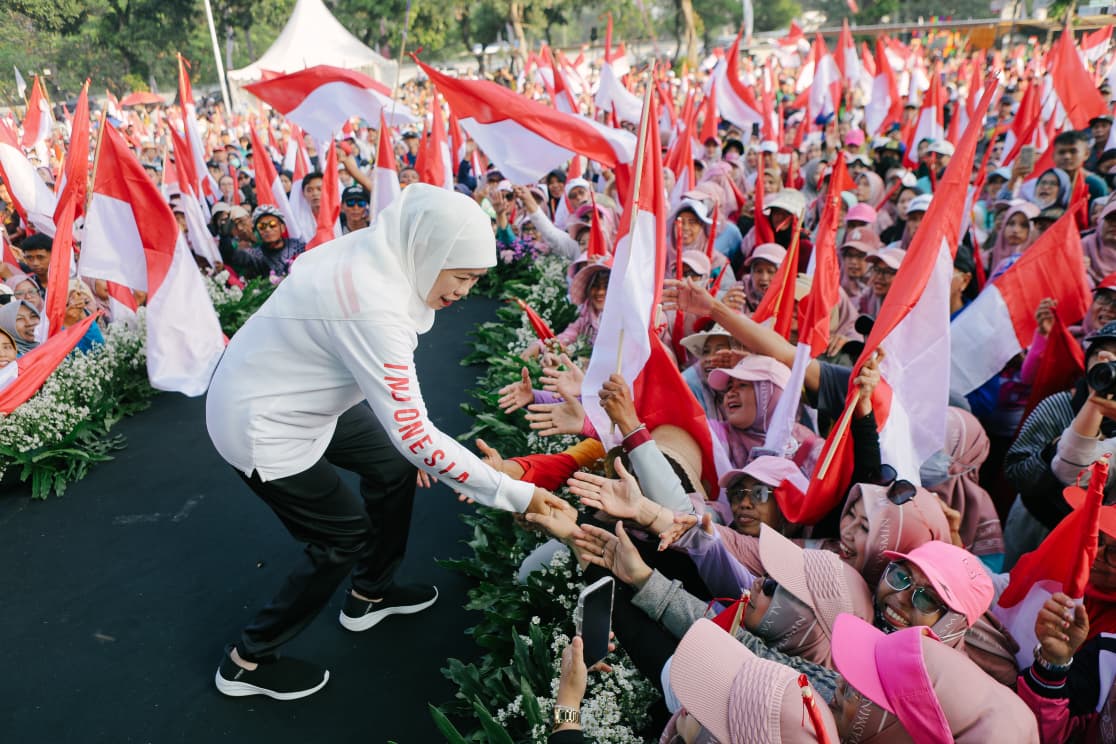 aya Khofifah Maknai 1 Muharram 1448 H: Jalan Sehat Bersama Warga dan Bagi-Bagi Hadiah