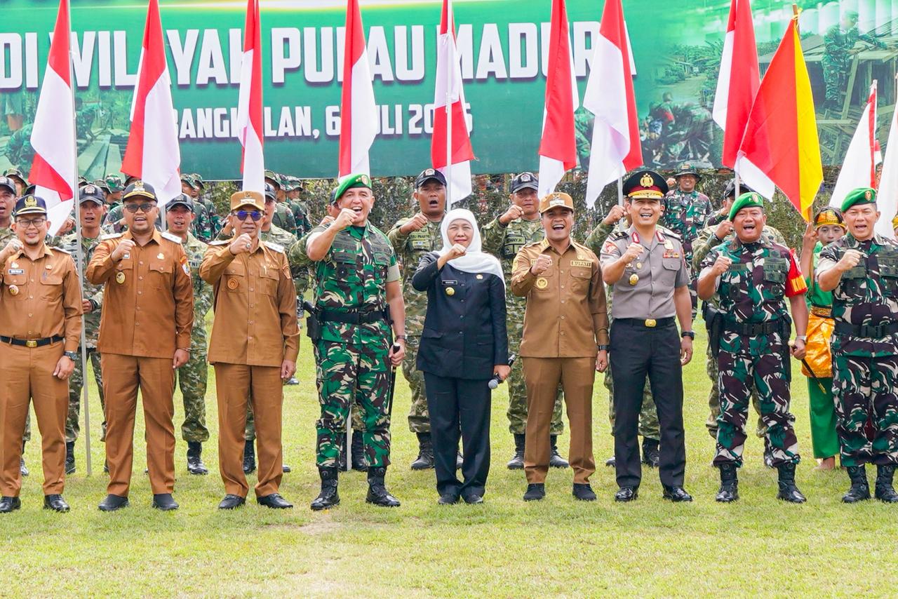 Gubernur Khofifah Dorong Karya Bakti Skala Besar TNI AD Jadi Momentum Memperkuat Kemanunggalan TNI-Rakyat dan Ketahanan Wilayah di Pulau Madura