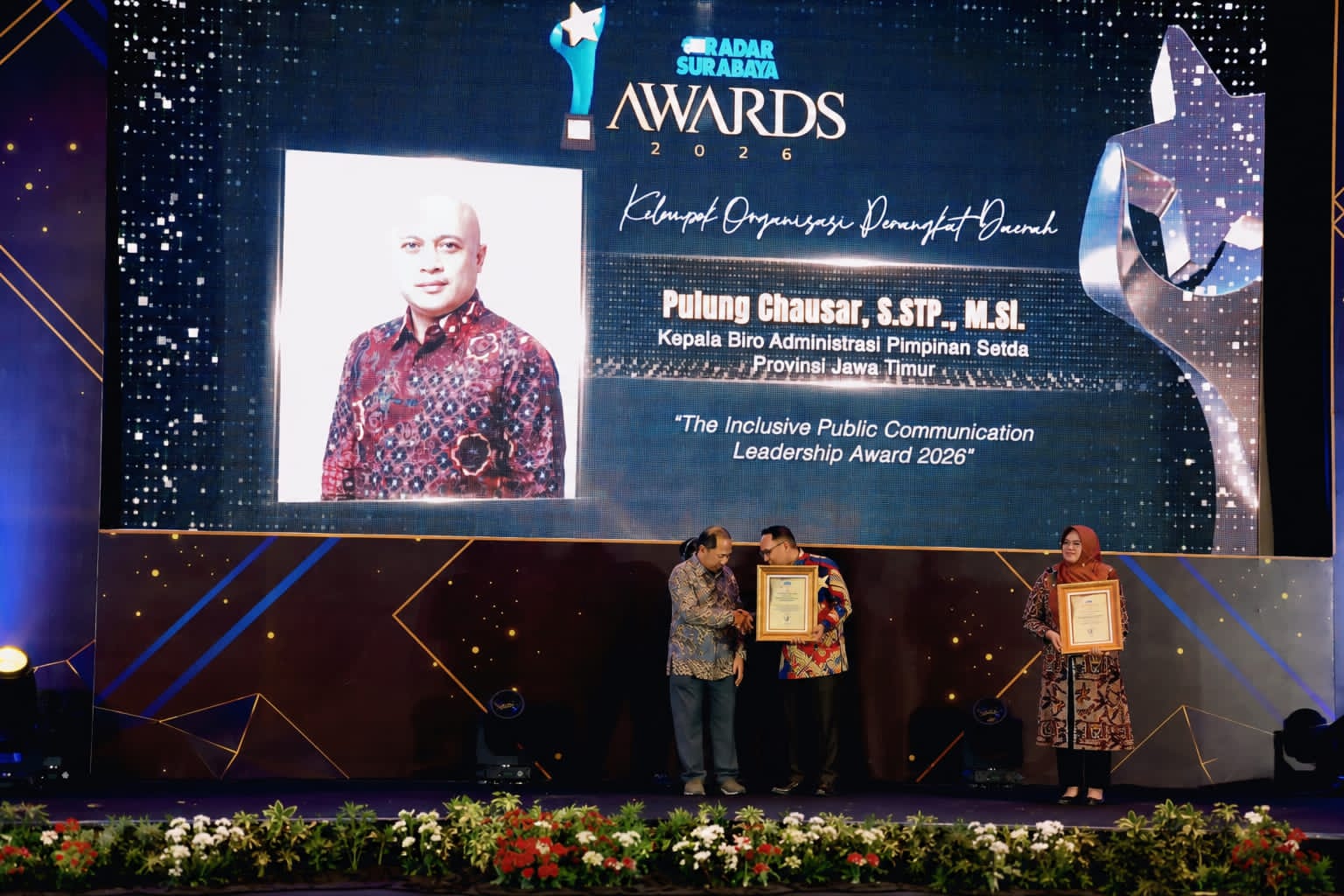 Terima Award Radar Surabaya 2026, Pulung Chausar Dinilai Sukses Bangun Komunikasi Publik Berbasis DEI