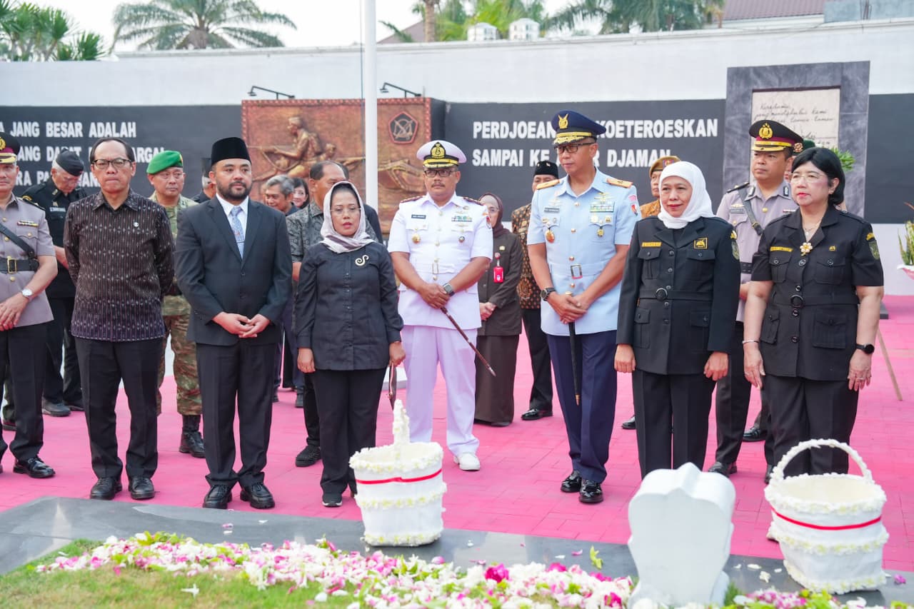 Ziarah ke Monumen Pahlawan TRIP, Gubernur Khofifah Tekankan Pentingnya Semangat Juang Generasi Muda