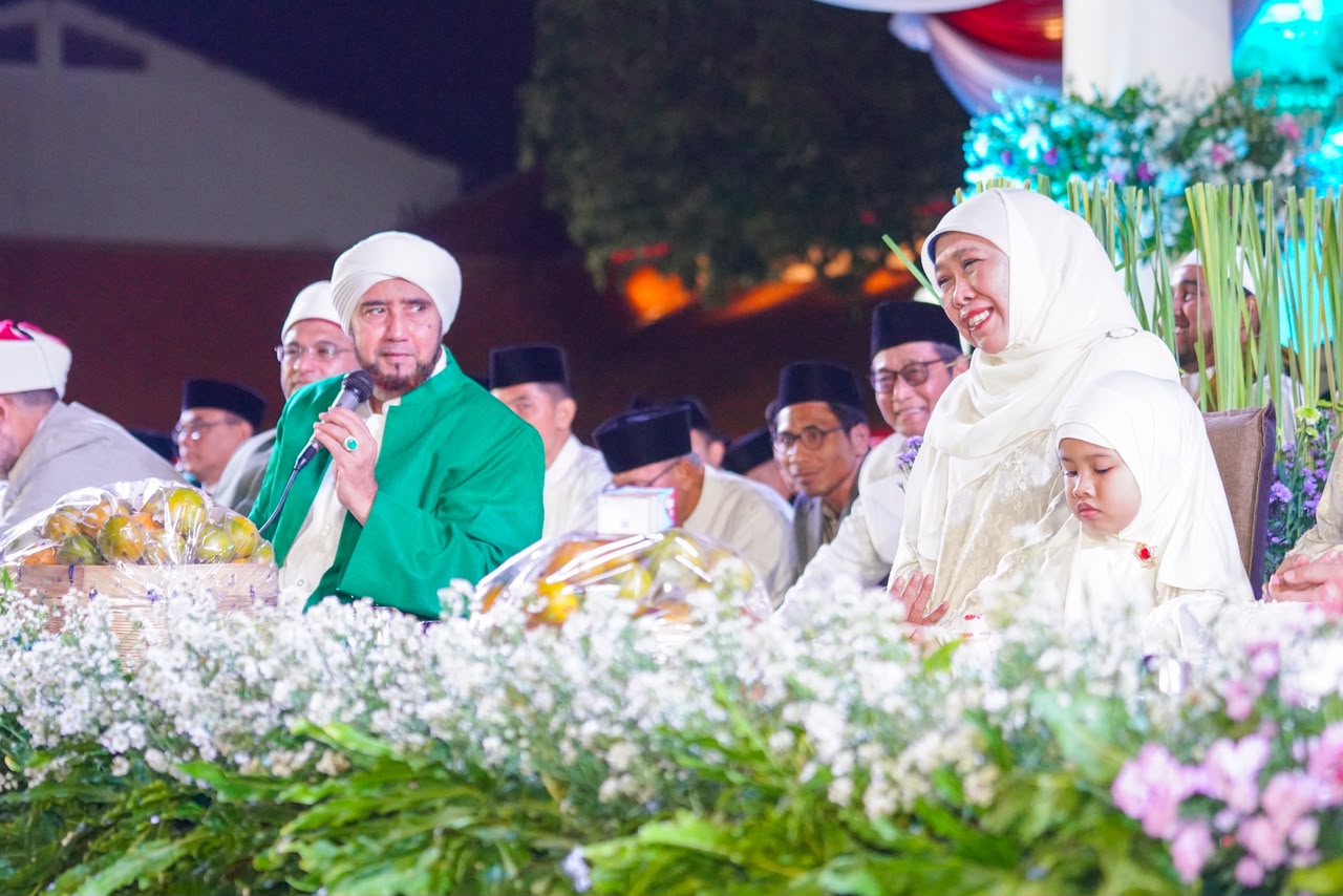 Sambut Kemerdekaan dengan Sholawat, Gubernur Khofifah Dorong Masyarakat Isi Kemerdekaan dengan Kerja Terbaik