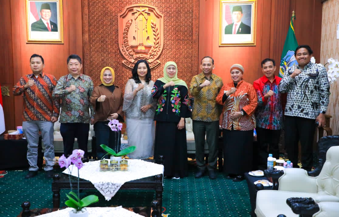 Dari Kalimantan Barat hingga Amerika Serikat, Gubernur Khofifah Dorong IKA UNAIR Perluas Jejaring dan Kolaborasi
