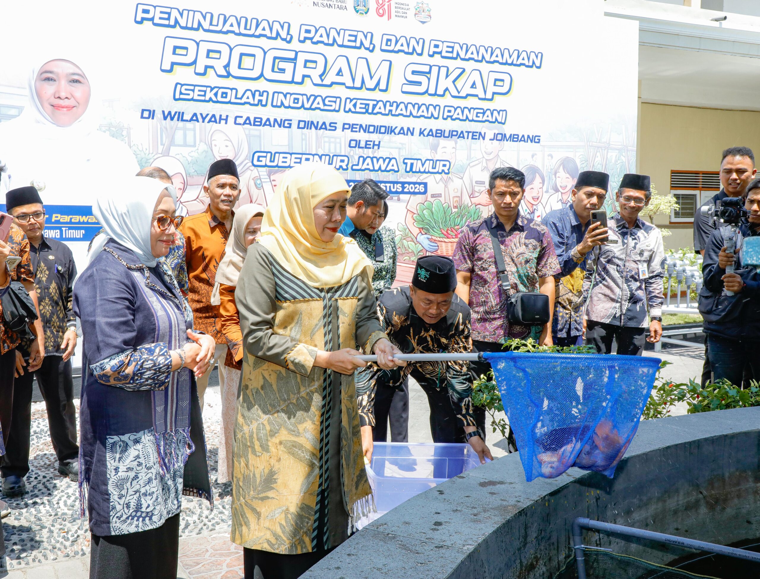 Gubernur Khofifah Ajak Sekolah Manfaatkan Lahan untuk Ketahanan Pangan, Siswa Belajar Produksi hingga Pemasaran