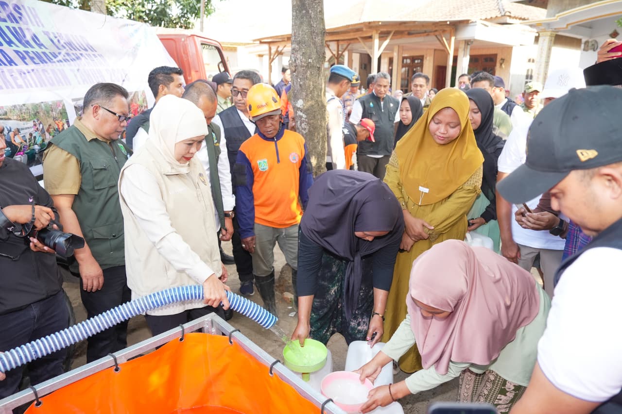 19.837 Warga Pasuruan Terdampak Kekeringan, Gubernur Khofifah Perkuat Bantuan Air Bersih