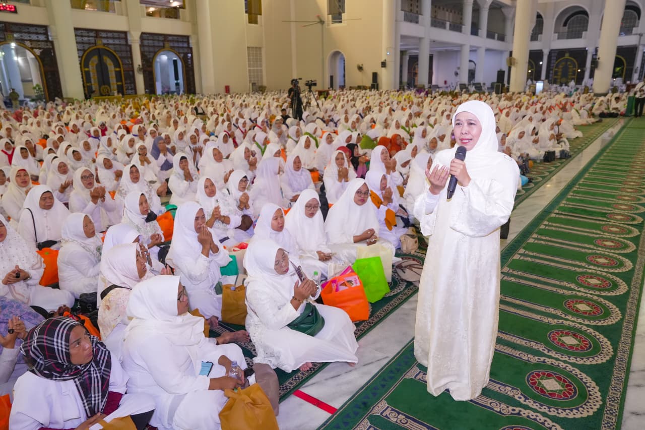 Maulid Nabi di Masjid Al-Akbar, Gubernur Khofifah Perkuat Kolaborasi Muslimat NU dan BAZNAS Jatim untuk Kemaslahatan Umat