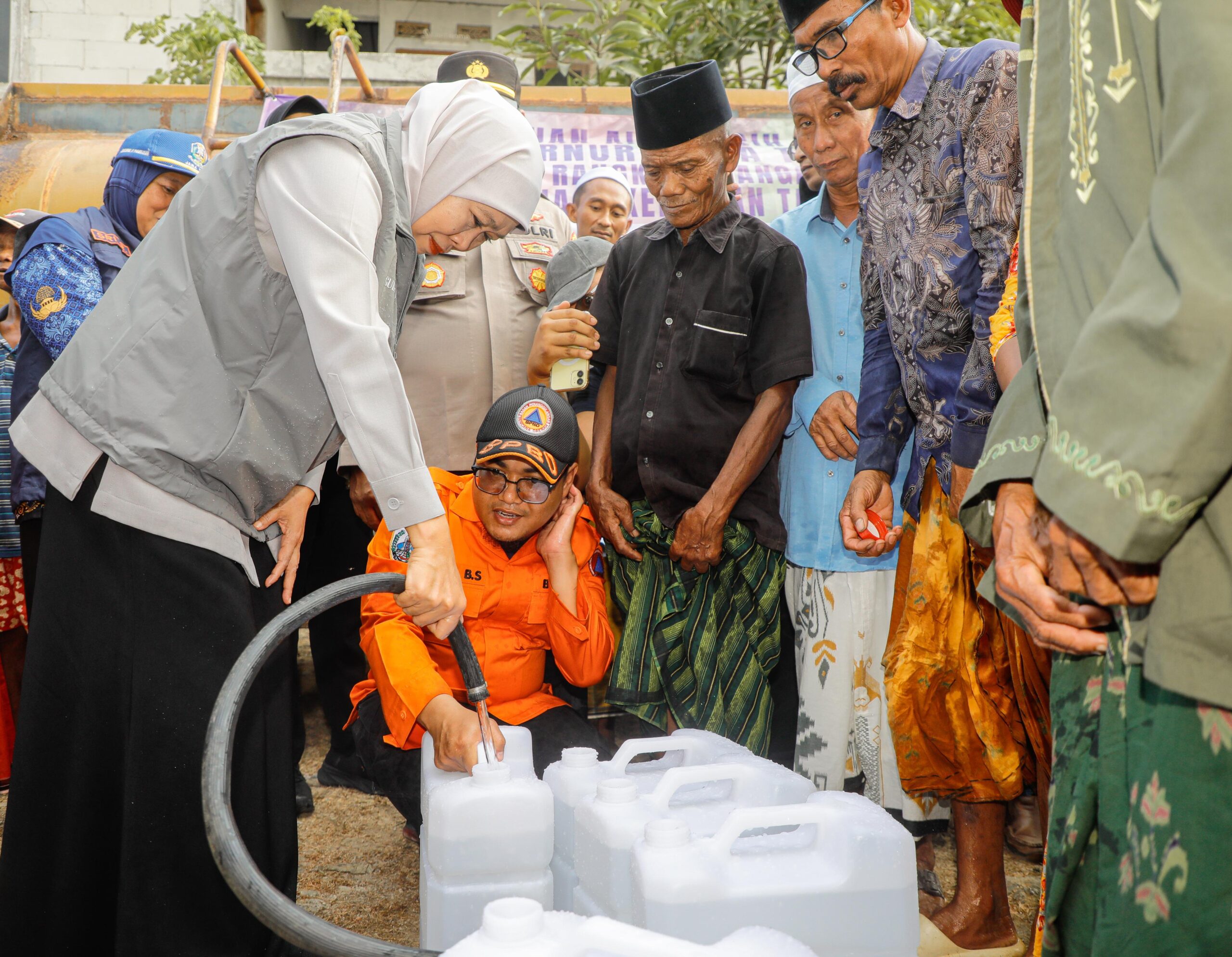 Hadapi Kekeringan di Madura, Gubernur Khofifah Perkuat Distribusi Air Bersih dan Upaya Cari Sumber Air Permanen