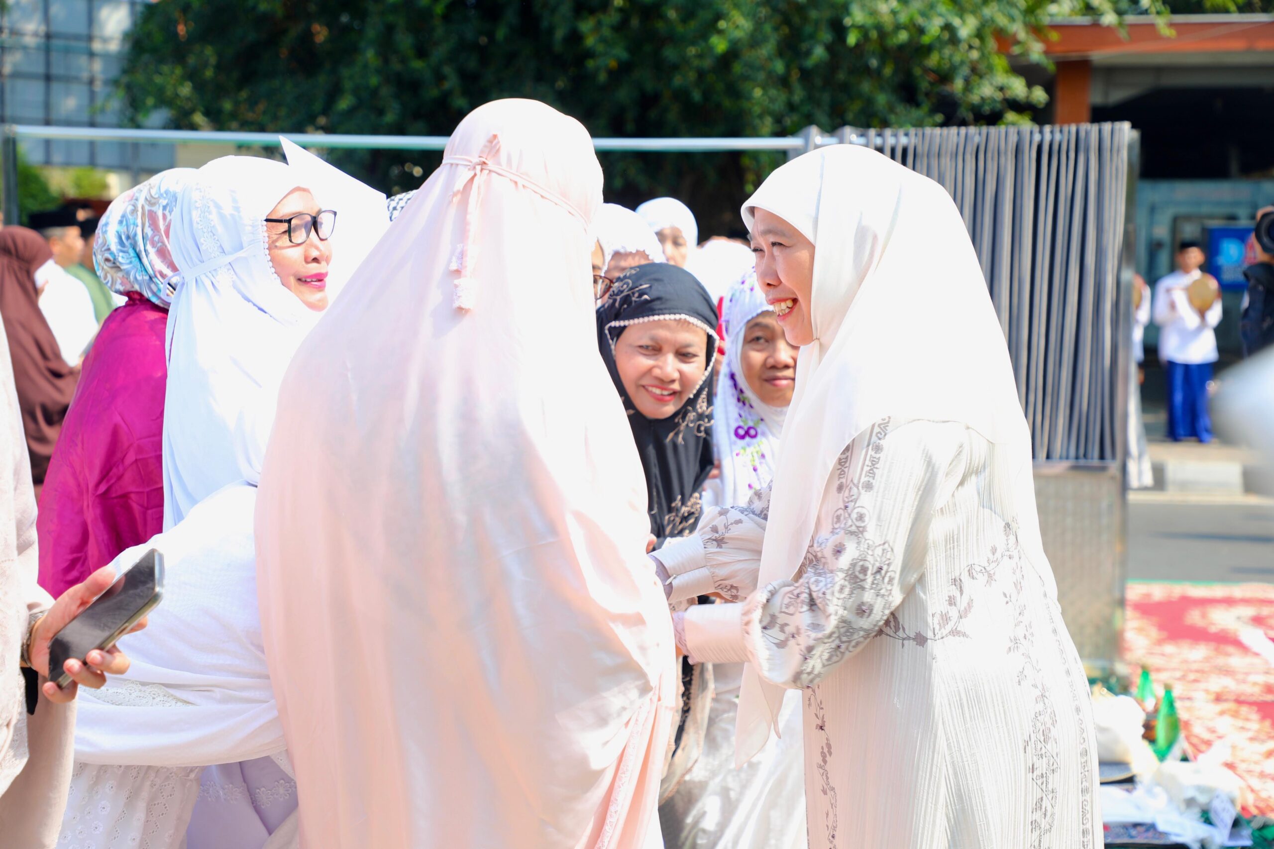 Gubernur Khofifah Bersama Bupati Mojokerto dan Ratusan Jamaah Munajat, Mohon Hujan yang Membawa Rahmat dan Manfaat