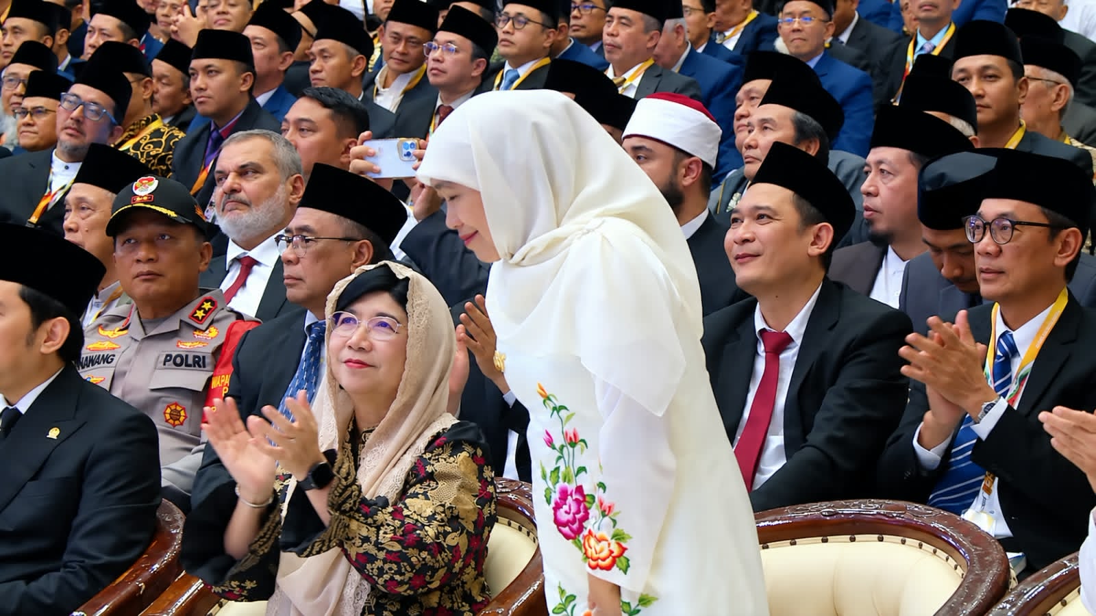 Gubernur Khofifah Dampingi Presiden Prabowo di Ponorogo, Satu Abad Gontor Jadi Momentum Perkuat Pendidikan Berkarakter