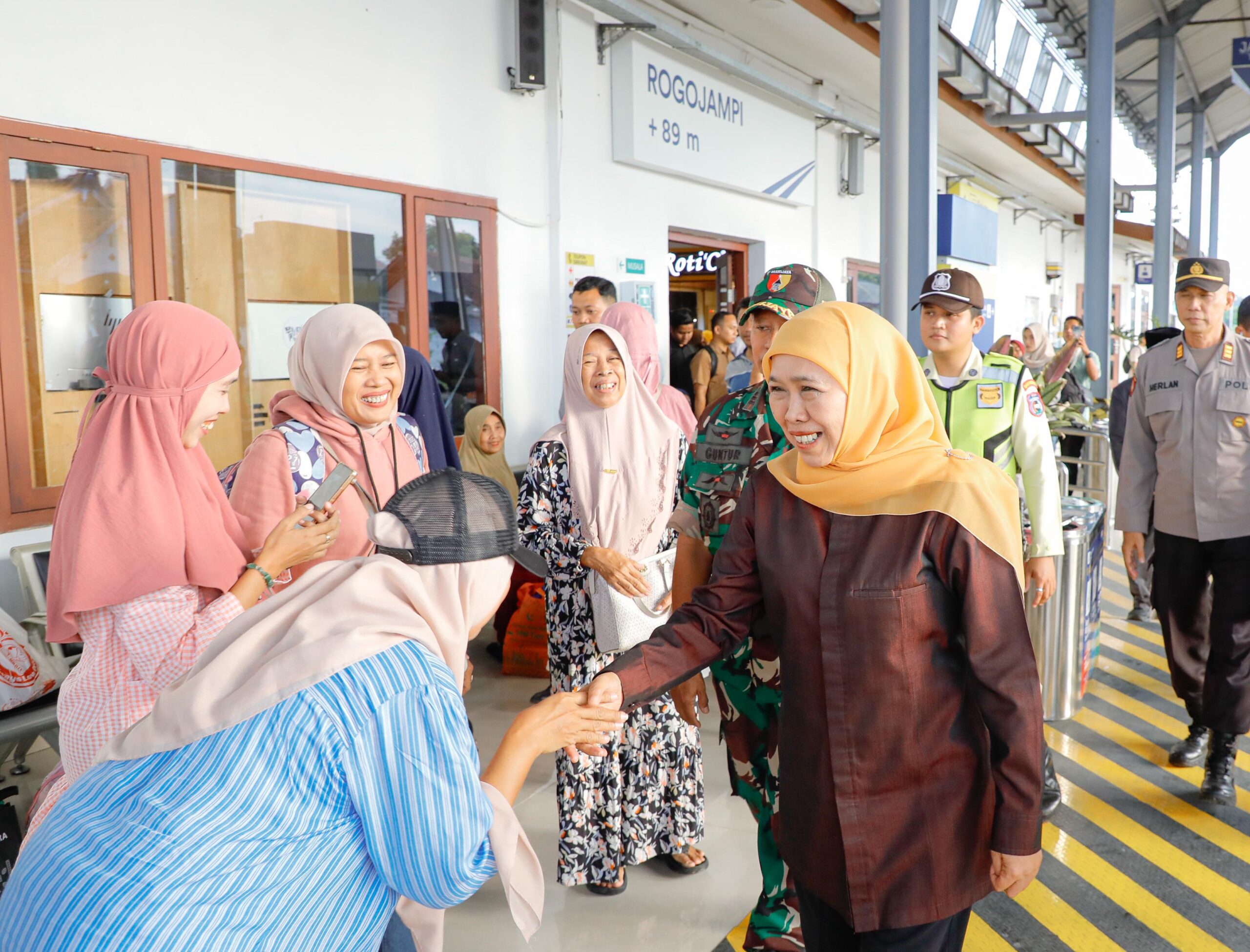 Hari Kereta Api Nasional ke-81, Gubernur Khofifah Tekankan Pelayanan Inklusif dan Keselamatan Perlintasan