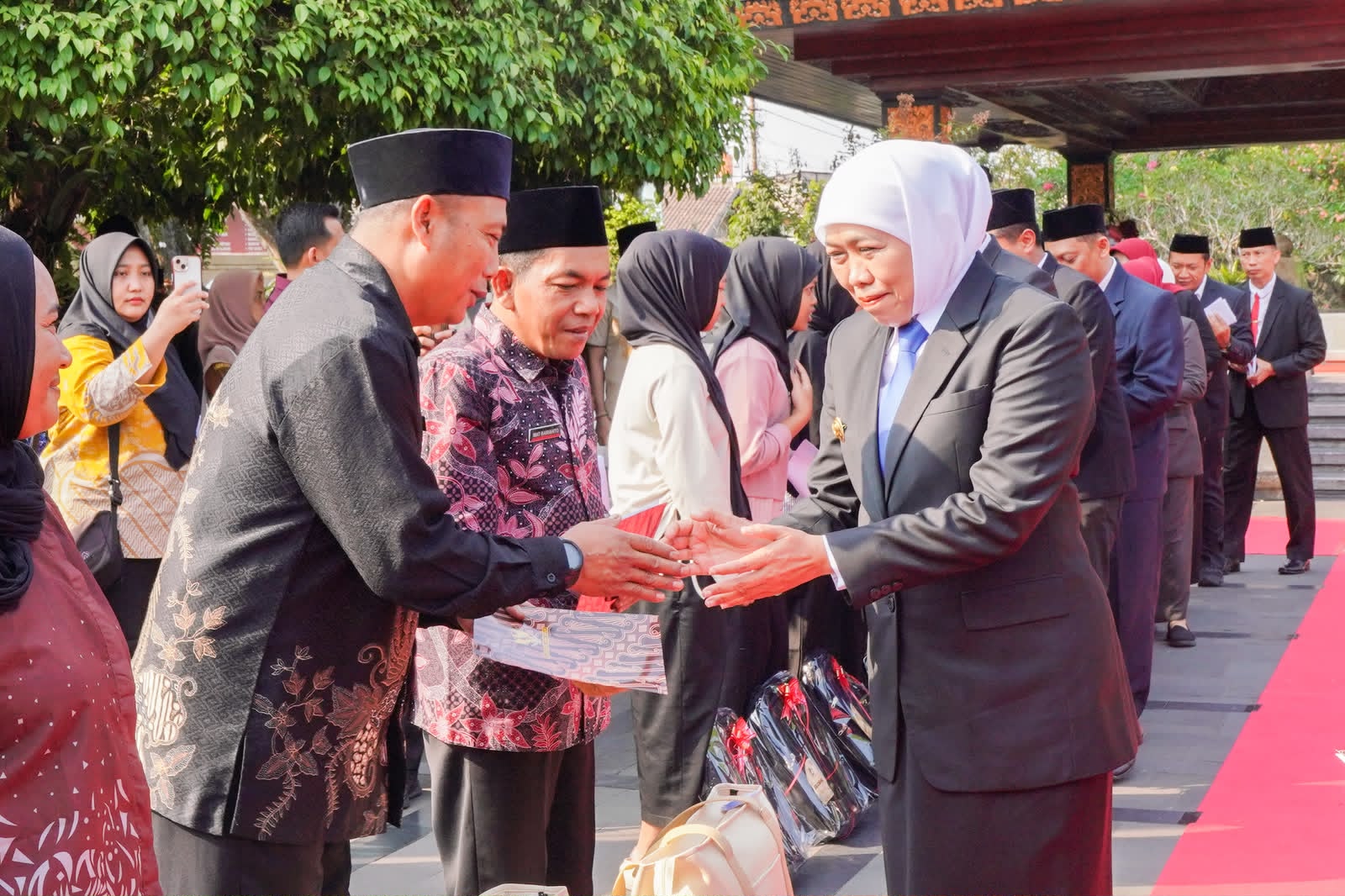 Gubernur Khofifah Ajak Generasi Muda Teladani Semangat Bung Karno, Perkuat Persatuan dan Pantang Menyerah