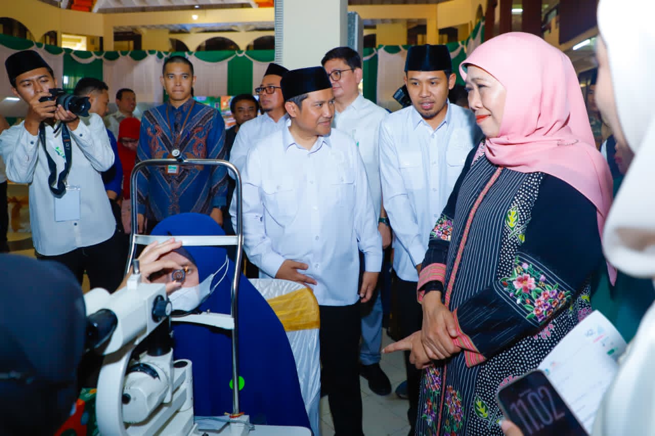 Gubernur Khofifah Apresiasi Program BAZNAS Jatim, Satukan Bantuan Kesehatan, Beasiswa, dan Pemberdayaan UMKM