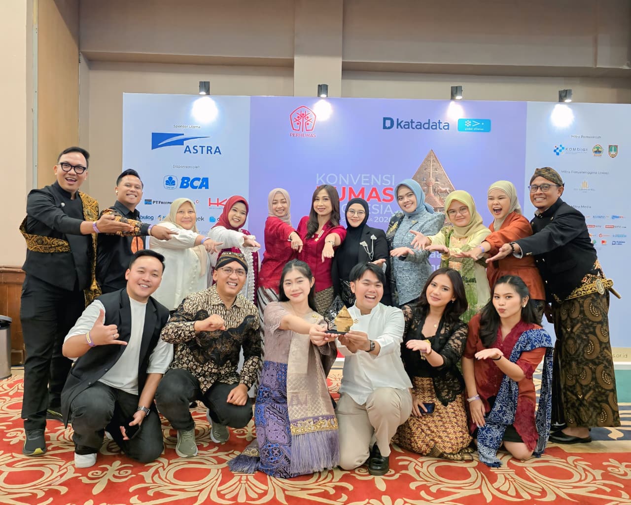 Konsisten Bangun Kolaborasi Kehumasan, BPC PERHUMAS Surabaya Raya Raih Prestasi di Solo