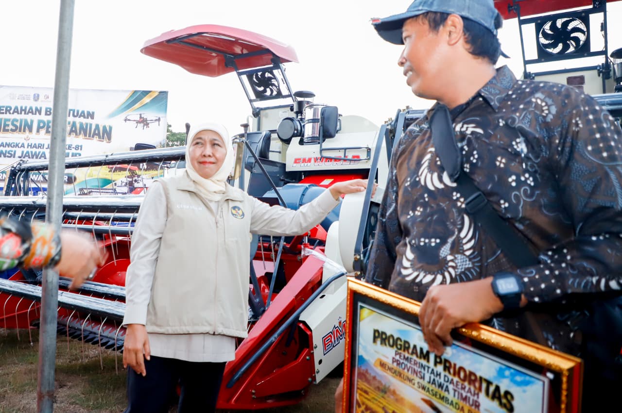 Dukung Ketahanan Pangan Nasional, Gubernur Khofifah Salurkan Bantuan Alat Modern bagi Petani Lamongan