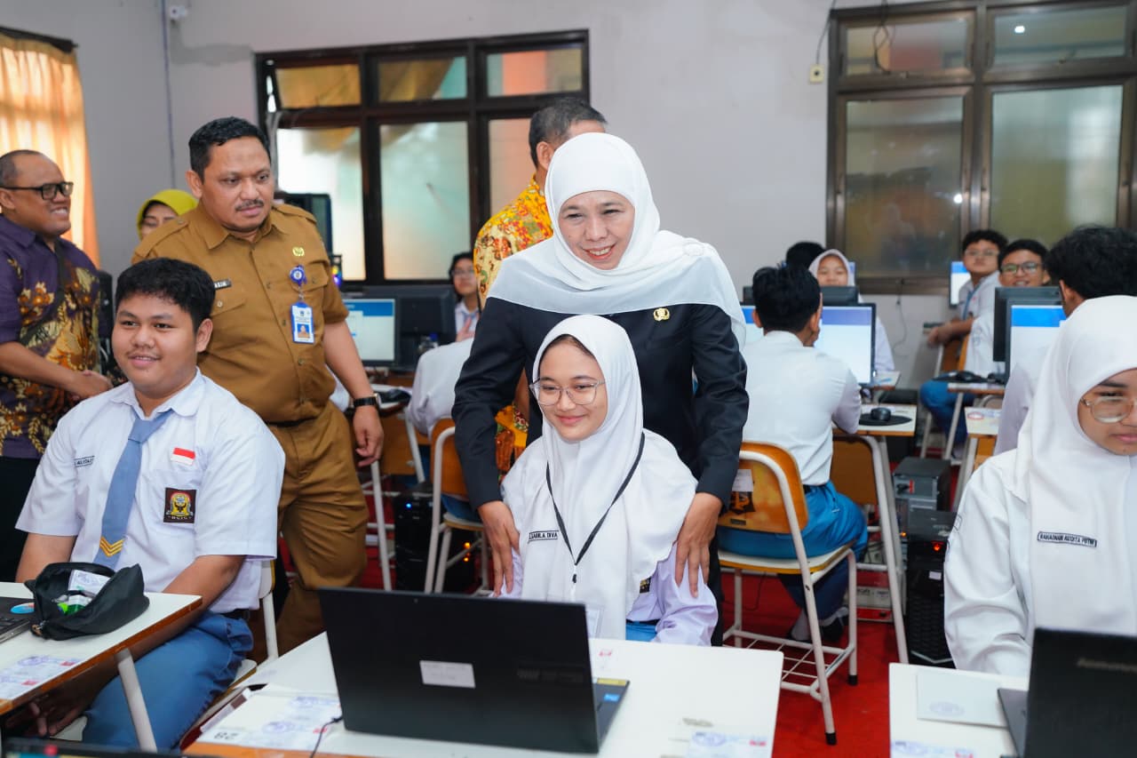 Pastikan Kesiapan 3.518 Sekolah Moda Daring TKA, Gubernur Khofifah Minta Pasokan Listrik Dijaga