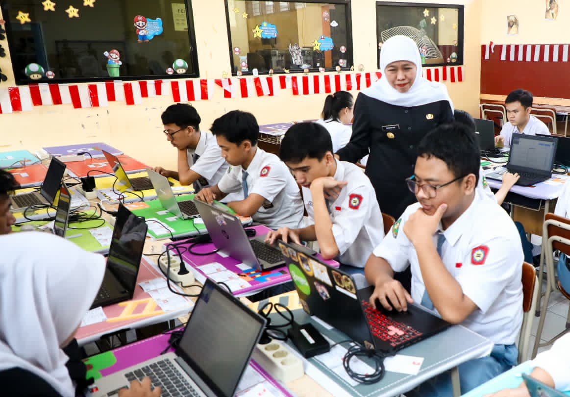 Gubernur Khofifah Sapa Kepala Sekolah se-Jatim dan Beri Semangat Murid Peserta TKA