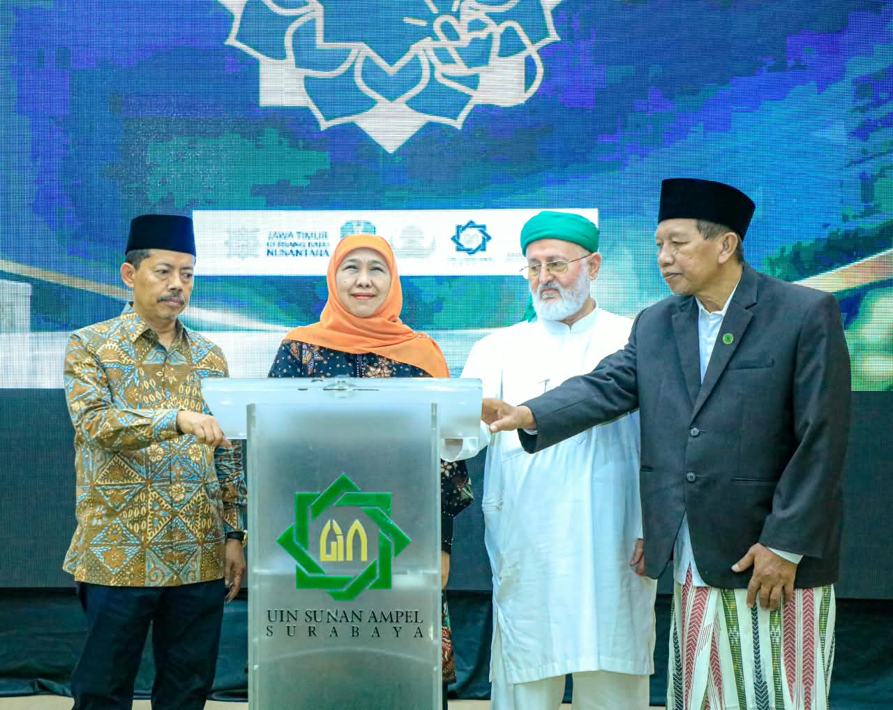 Peluncuran Magister Kajian Turats UINSA, Gubernur Khofifah Tekankan Pentingnya Menjaga Keaslian dan Identitas Karya Ulama