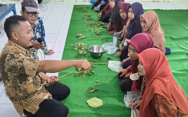 Dorong Pertanian Berkelanjutan, Penemu Biosaka Beri Pelatihan Langsung kepada Wali Murid di Jombang
